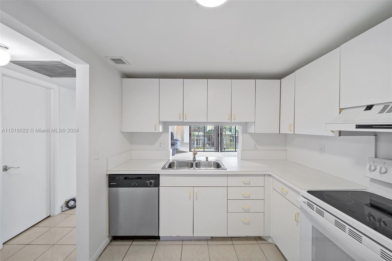 6545 Indian Creek Dr 505, Miami Beach, Florida 33141, 1 Bedroom Bedrooms, ,1 BathroomBathrooms,Residential,For Sale,6545 Indian Creek Dr 505,A11518022