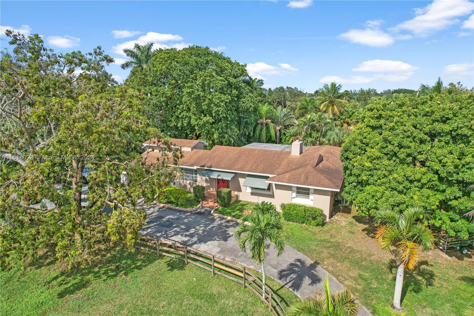 FRONT VIEW OF 4/4.5 POOL HOME ON 2.3 ACRES