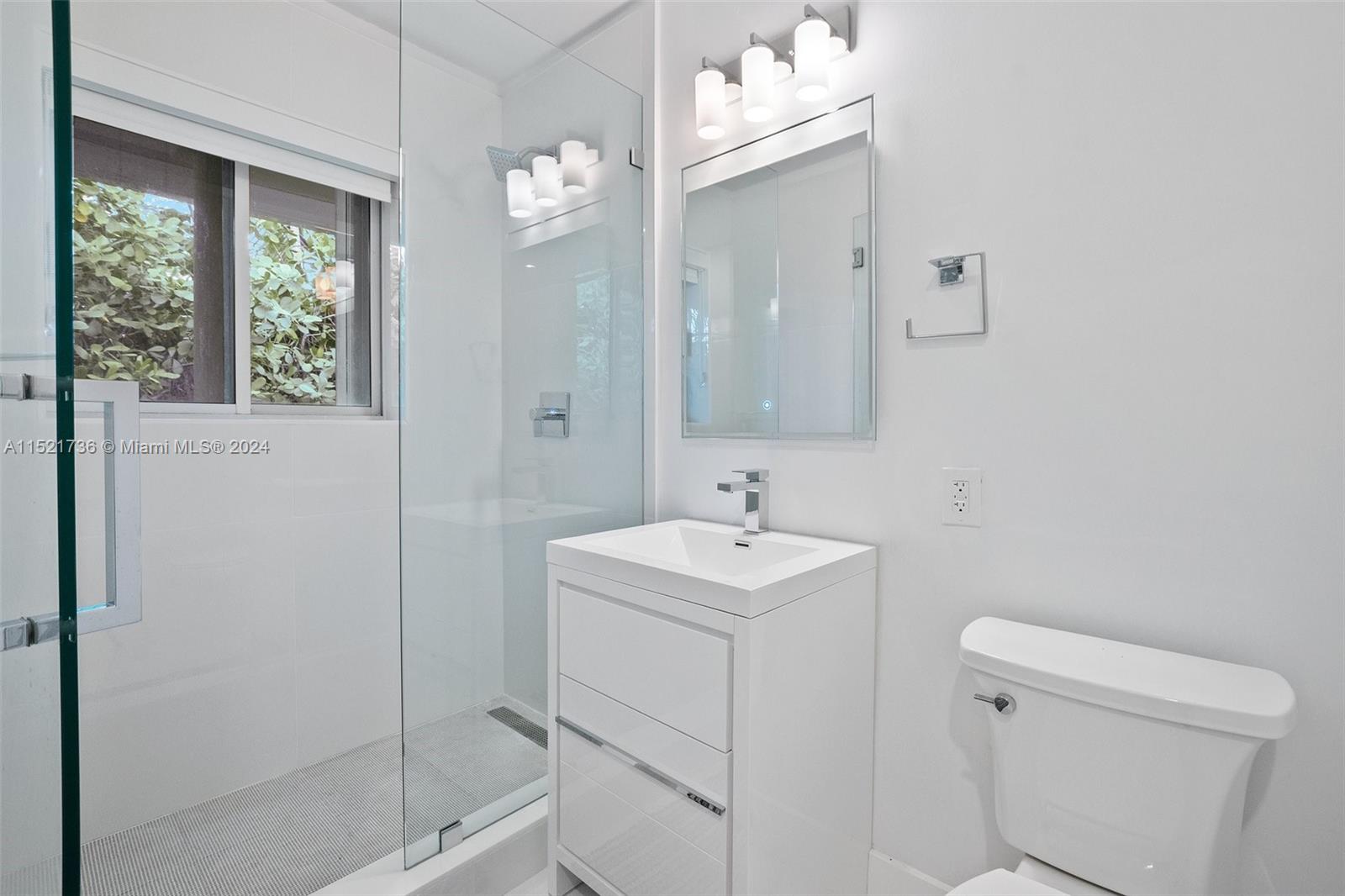 247 Bal Bay Dr, Bal Harbour, FL, 33154 United States, 4 Bedrooms Bedrooms, ,4 BathroomsBathrooms,Residential,For Sale,Bal Bay Dr,A11521736