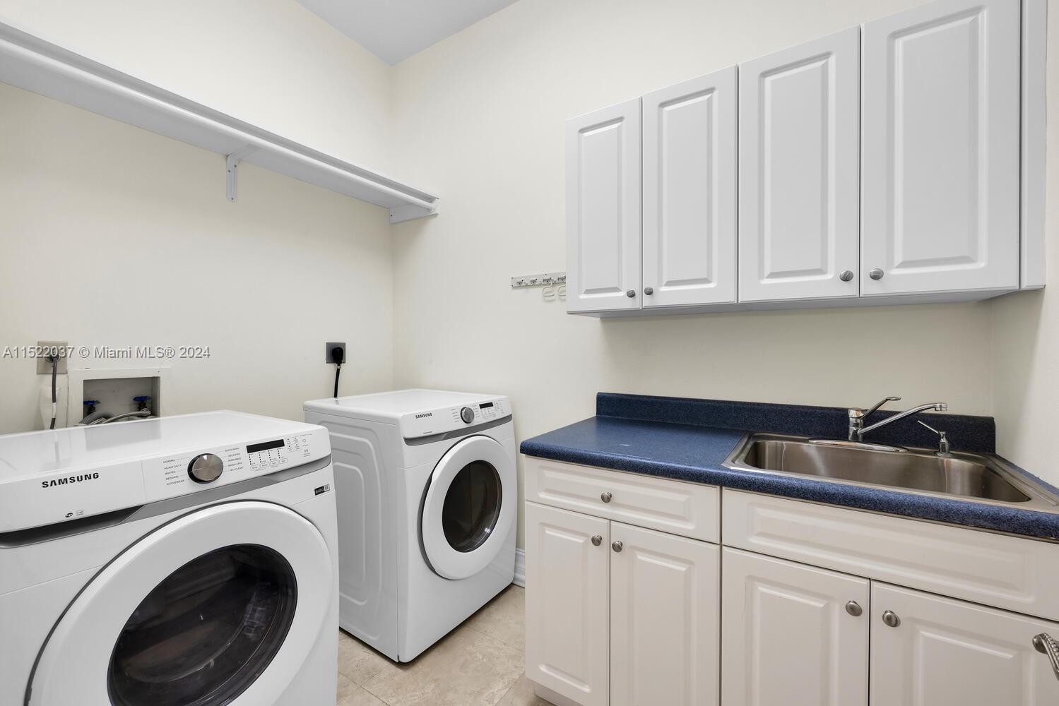 6705 122nd Dr, Pinecrest, FL, 33156 United States, 6 Bedrooms Bedrooms, ,6 BathroomsBathrooms,Residential,For Sale,122nd Dr,A11522037