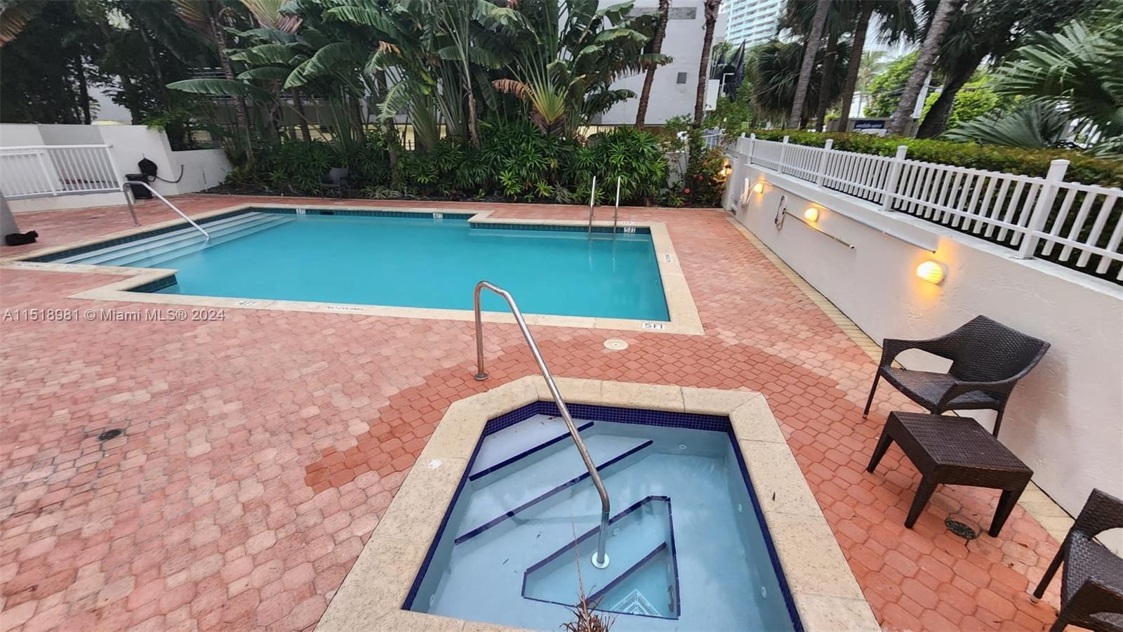 1621 Bay Rd 1004, Miami Beach, FL 33139, 2 Bedrooms Bedrooms, ,2 BathroomsBathrooms,Residential,For Sale,Bay Rd,A11518981