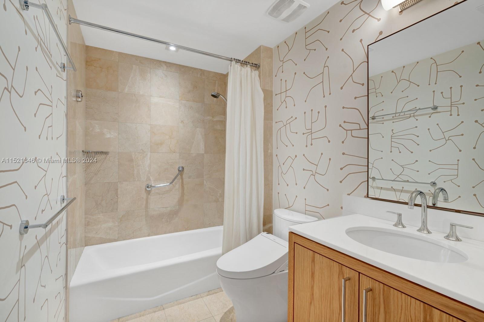 1000 Pointe Dr, Miami Beach, FL, 33139 United States, 3 Bedrooms Bedrooms, ,2 BathroomsBathrooms,Residential,For Sale,Pointe Dr,A11521346