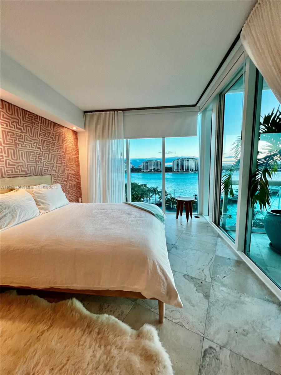 3RD BEDROOM/ OFFICE / DEN EN SUITE WITH A HALF BATH AND THE MOST AMAZING WATER AND DOWNTOWN MIAMI VIEWS
