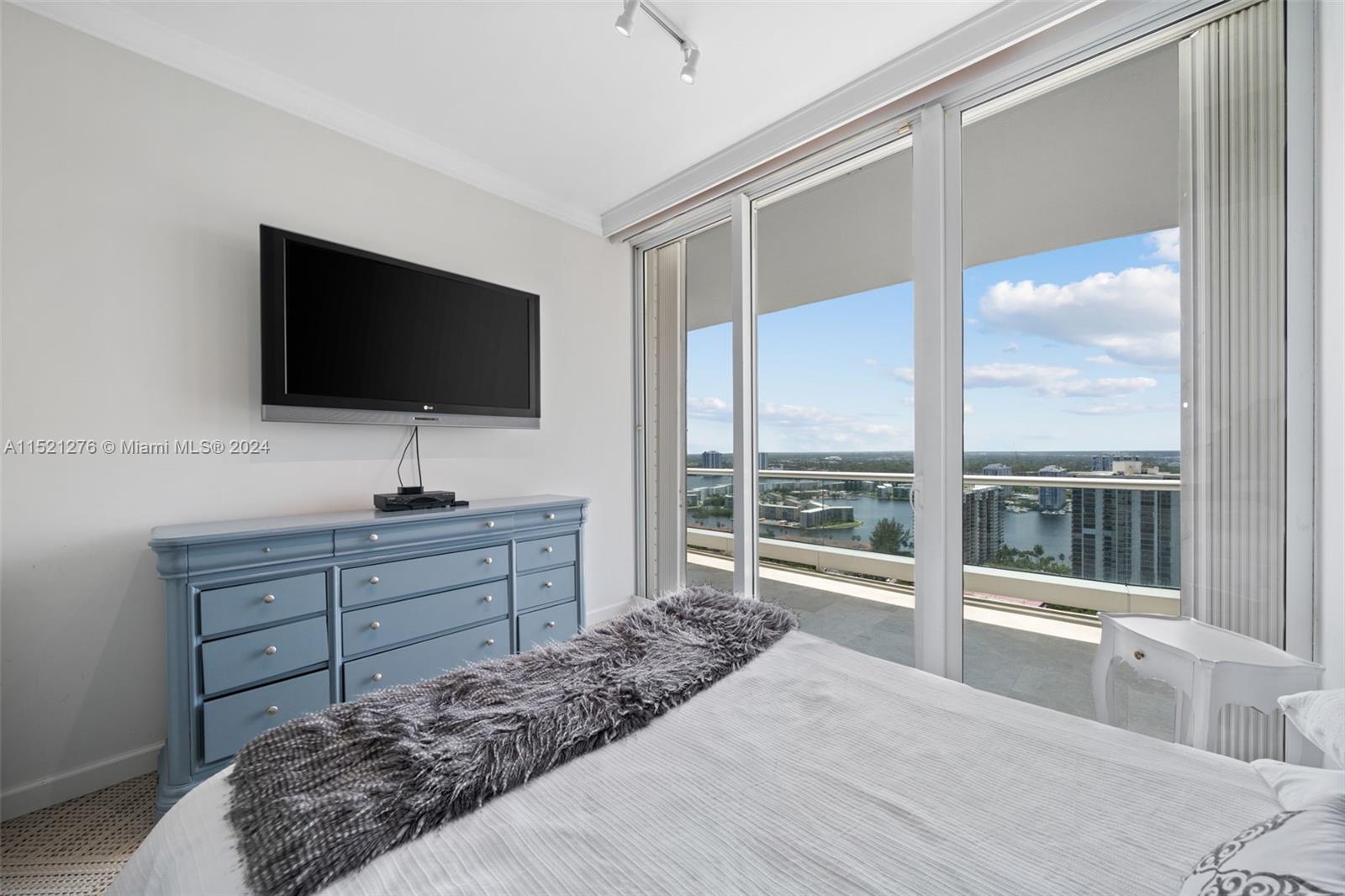Aventura, FL, 33160 United States, 3 Bedrooms Bedrooms, ,3 BathroomsBathrooms,Residential,For Sale,A11521276