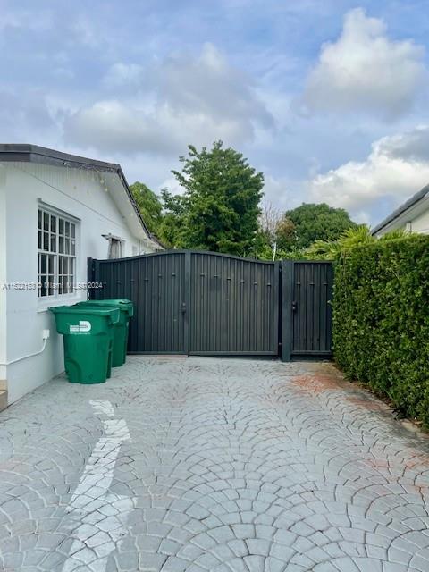 10275 34th St, Miami, FL, 33165 United States, 5 Bedrooms Bedrooms, ,3 BathroomsBathrooms,Residential,For Sale,34th St,A11522153