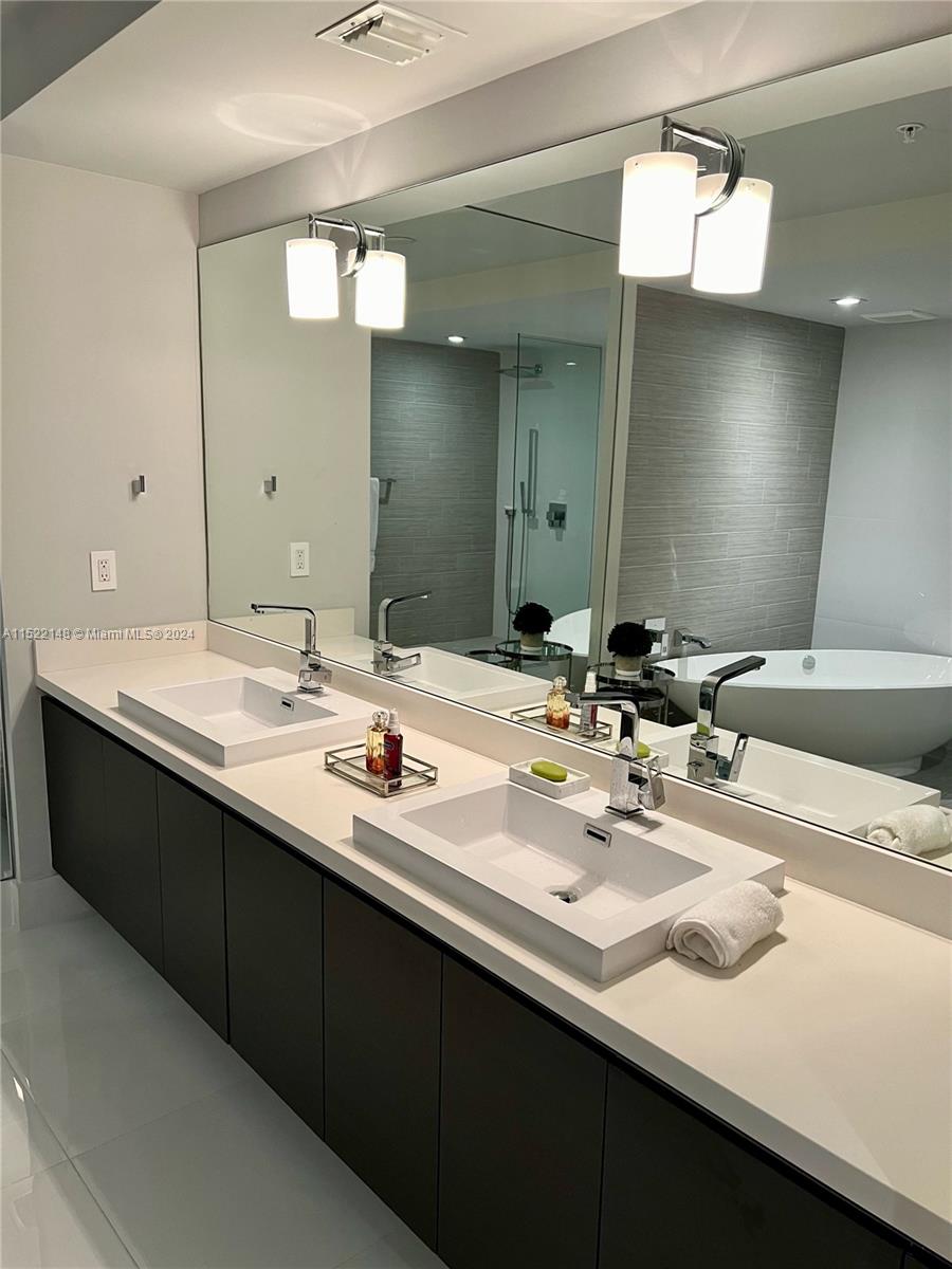 330 Sunny Isles Blvd, Sunny Isles Beach, FL, 33160 United States, 2 Bedrooms Bedrooms, ,3 BathroomsBathrooms,Residential,For Sale,Sunny Isles Blvd,A11522148