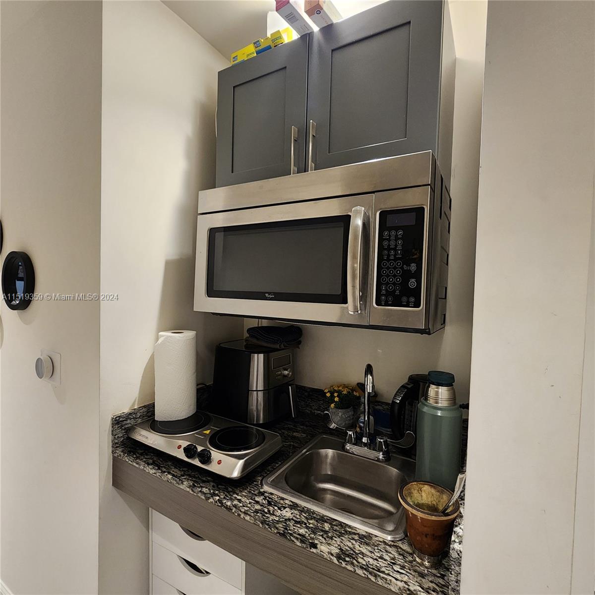 Kitchenette Unit B