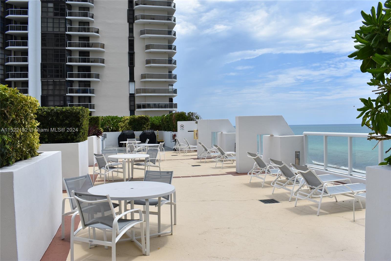 6365 Collins Ave 3011, Miami Beach, Florida 33141, 1 Bedroom Bedrooms, ,1 BathroomBathrooms,Residentiallease,For Rent,6365 Collins Ave 3011,A11522192