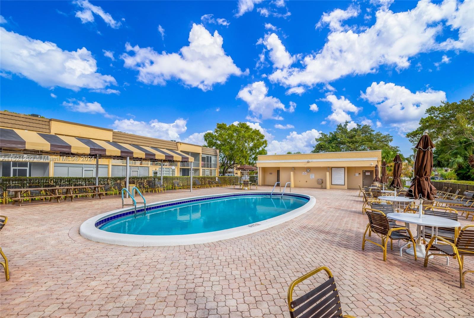 9101 Sunrise Lakes Blvd, Sunrise, FL, 33322 United States, 1 Bedroom Bedrooms, ,1 BathroomBathrooms,Residential,For Sale,Sunrise Lakes Blvd,A11521299