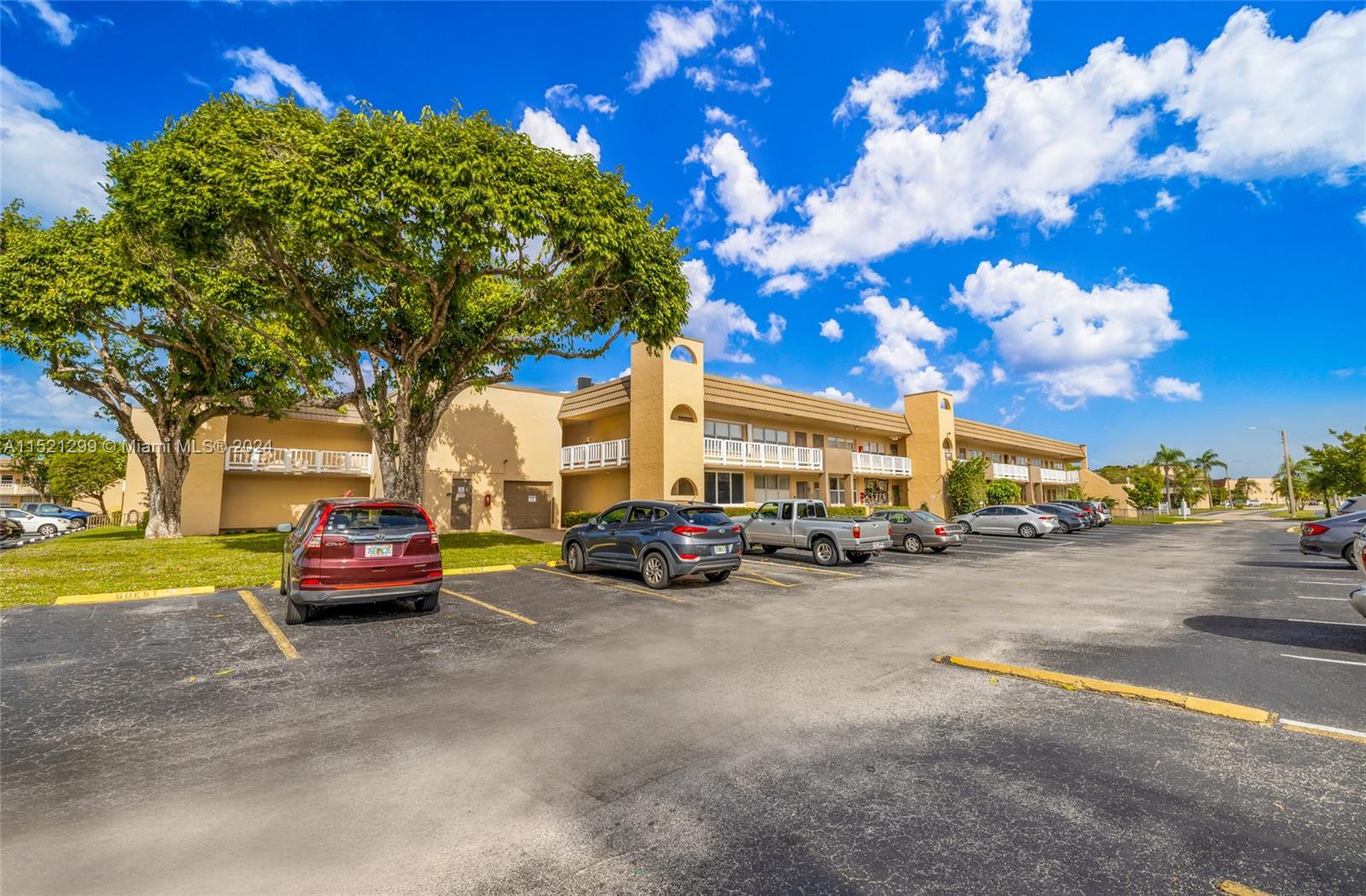 9101 Sunrise Lakes Blvd, Sunrise, FL, 33322 United States, 1 Bedroom Bedrooms, ,1 BathroomBathrooms,Residential,For Sale,Sunrise Lakes Blvd,A11521299