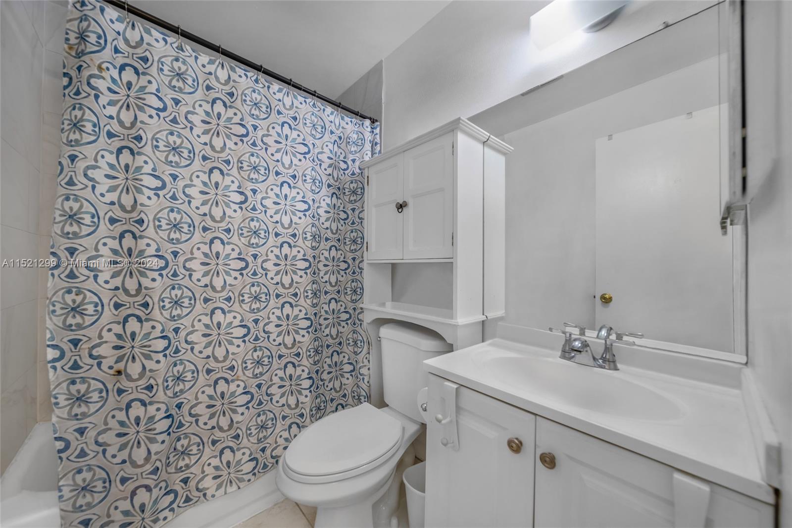 9101 Sunrise Lakes Blvd, Sunrise, FL, 33322 United States, 1 Bedroom Bedrooms, ,1 BathroomBathrooms,Residential,For Sale,Sunrise Lakes Blvd,A11521299