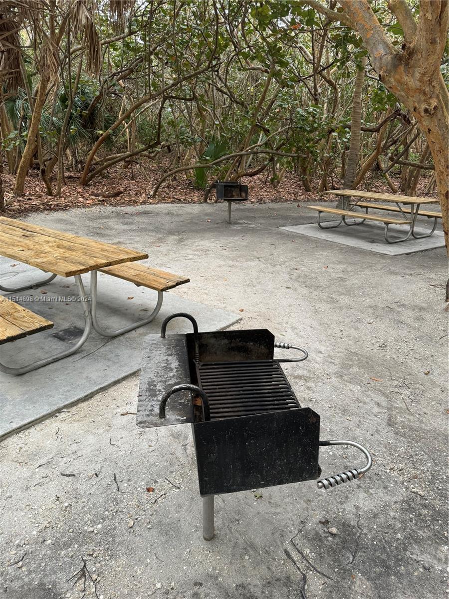 few minutes from the beach and community areas