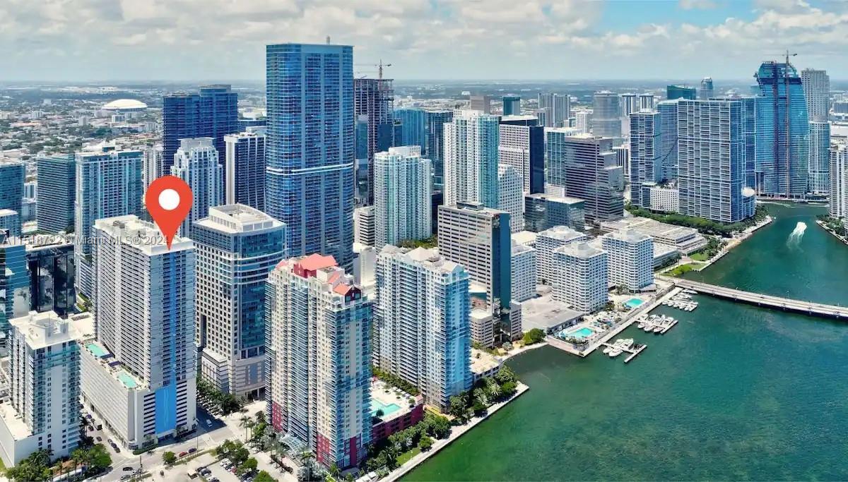 1200 Brickell Bay Dr 1404, Miami, FL 33131, 2 Bedrooms Bedrooms, ,1 BathroomBathrooms,Residential,For Sale,Brickell Bay Dr,A11518722