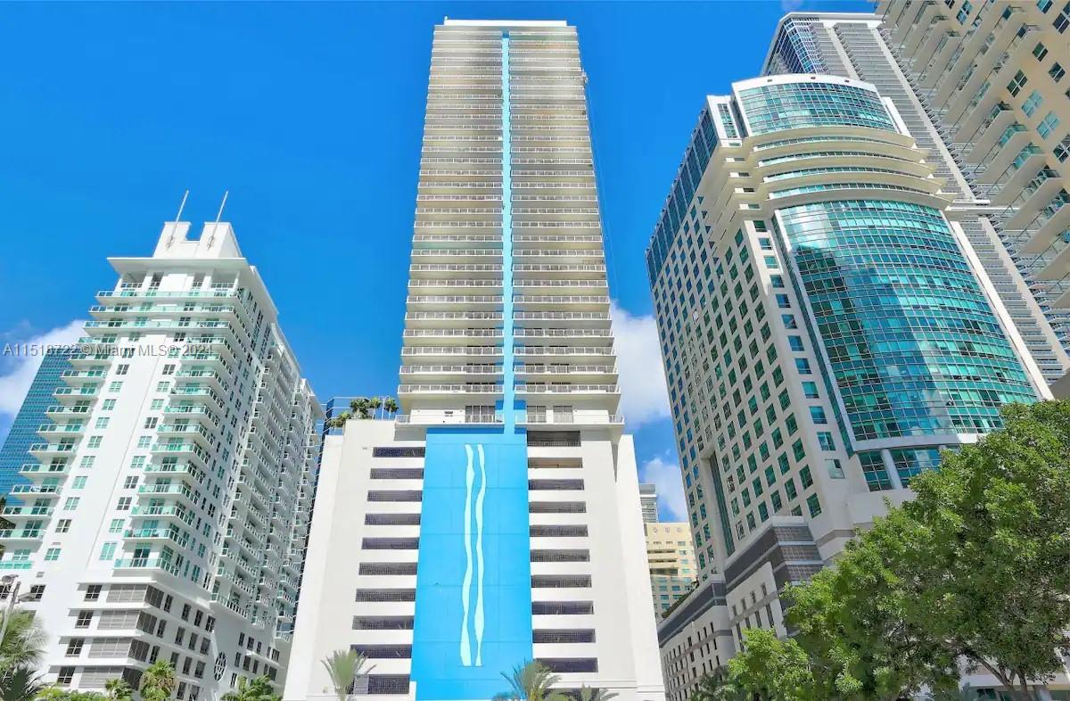 1200 Brickell Bay Dr 1404, Miami, FL 33131, 2 Bedrooms Bedrooms, ,1 BathroomBathrooms,Residential,For Sale,Brickell Bay Dr,A11518722