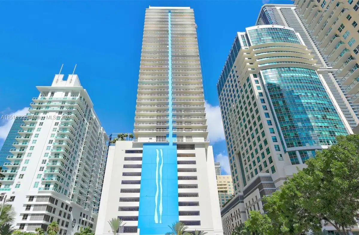 1200 Brickell Bay Dr 1404, Miami, FL 33131, 2 Bedrooms Bedrooms, ,1 BathroomBathrooms,Residential,For Sale,Brickell Bay Dr,A11518722