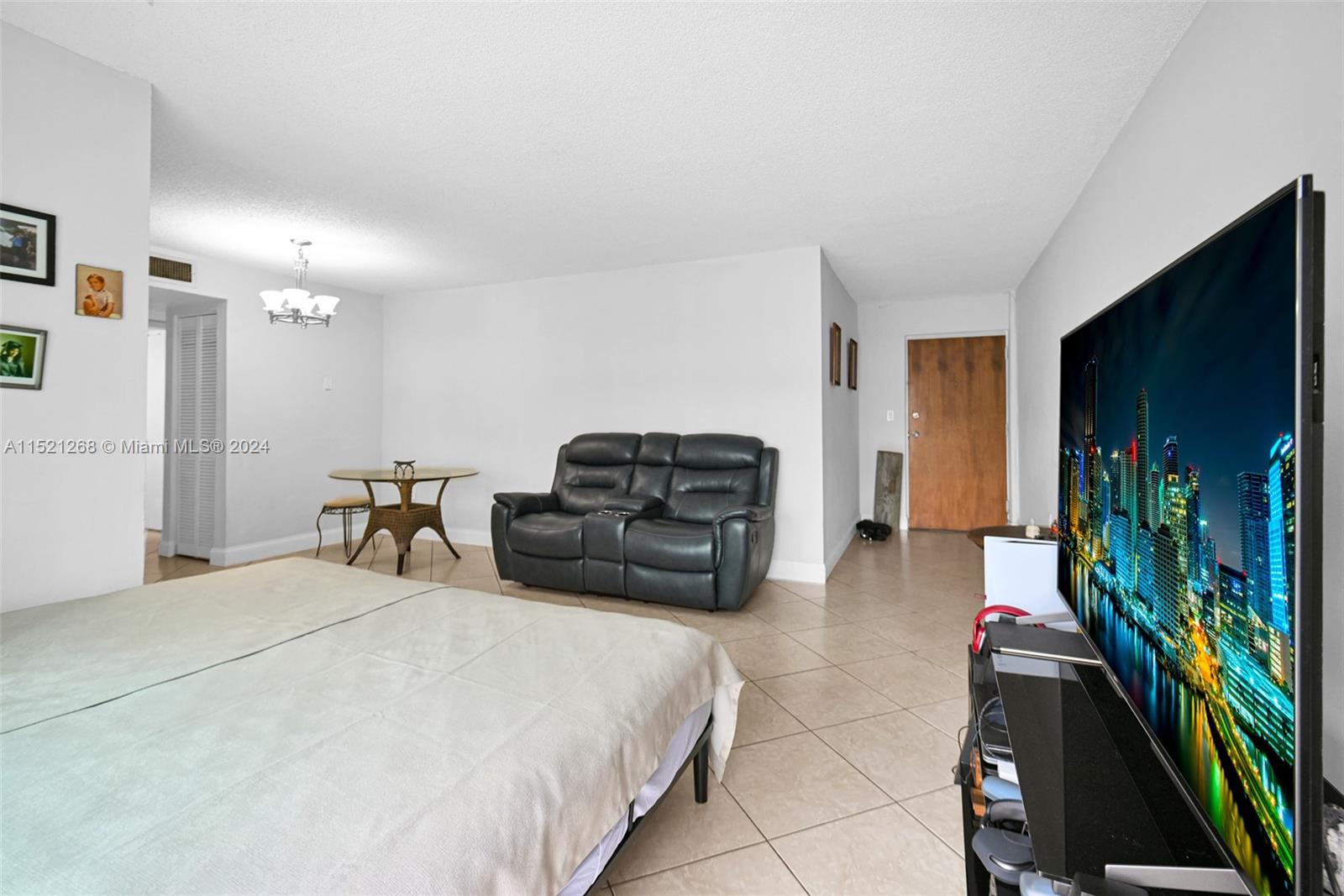 2920 SW 28th Ter 207, Miami, FL 33133, 2 Bedrooms Bedrooms, ,1 BathroomBathrooms,Residential,For Sale,28th Ter,A11521268