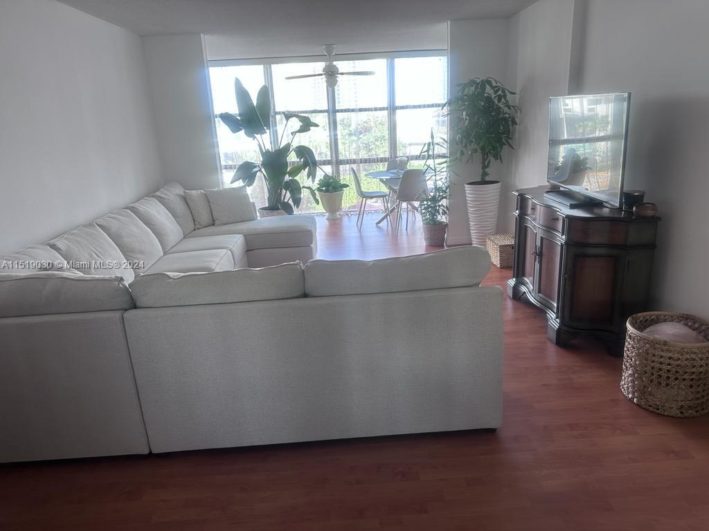 800 Parkview Dr 406, Hallandale Beach, Florida 33009, 1 Bedroom Bedrooms, ,1 BathroomBathrooms,Residentiallease,For Rent,800 Parkview Dr 406,A11519030