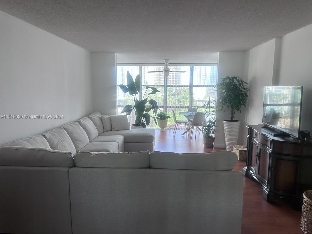 800 Parkview Dr 406, Hallandale Beach, Florida 33009, 1 Bedroom Bedrooms, ,1 BathroomBathrooms,Residentiallease,For Rent,800 Parkview Dr 406,A11519030