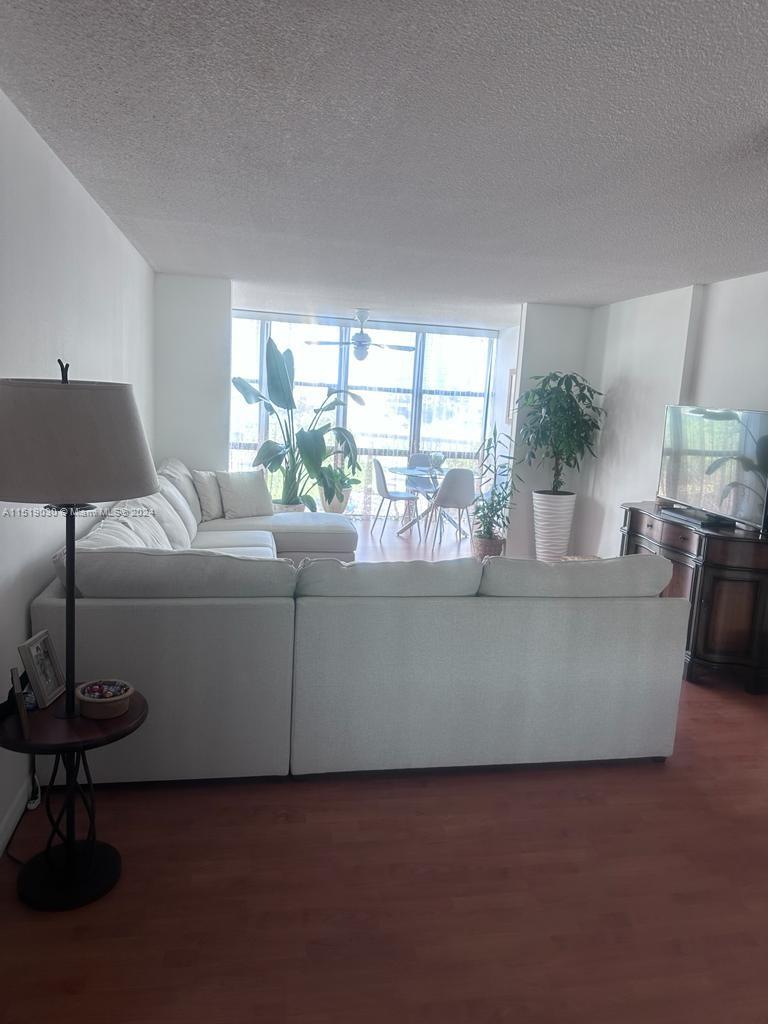 800 Parkview Dr 406, Hallandale Beach, Florida 33009, 1 Bedroom Bedrooms, ,1 BathroomBathrooms,Residentiallease,For Rent,800 Parkview Dr 406,A11519030
