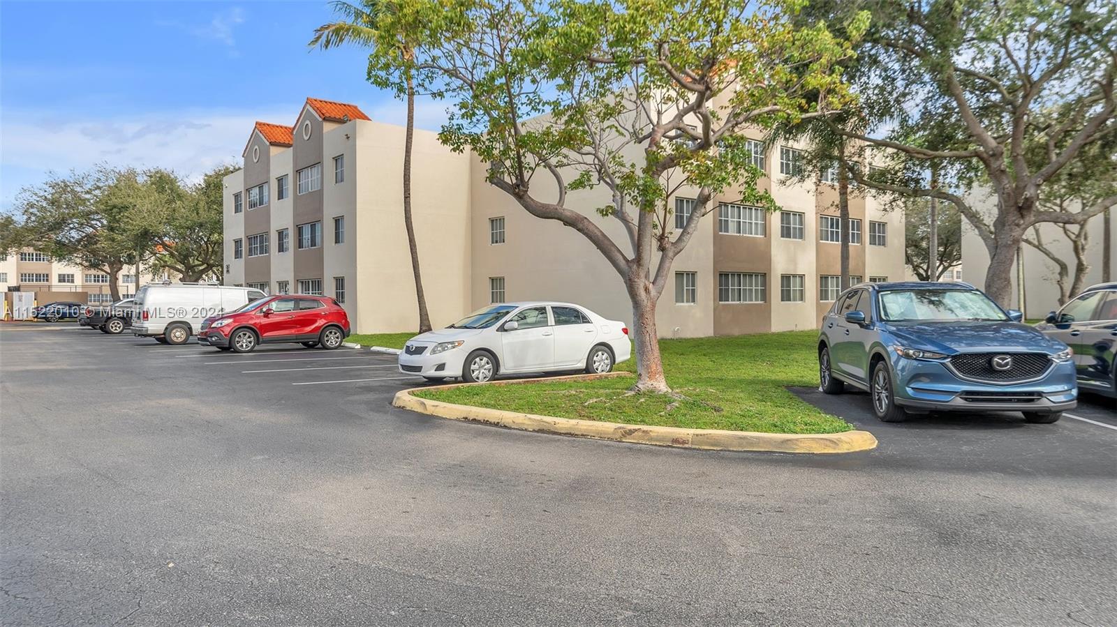 6065 NW 186th St 302, Hialeah, Florida 33015, 2 Bedrooms Bedrooms, ,2 BathroomsBathrooms,Residential,For Sale,6065 NW 186th St 302,A11522010