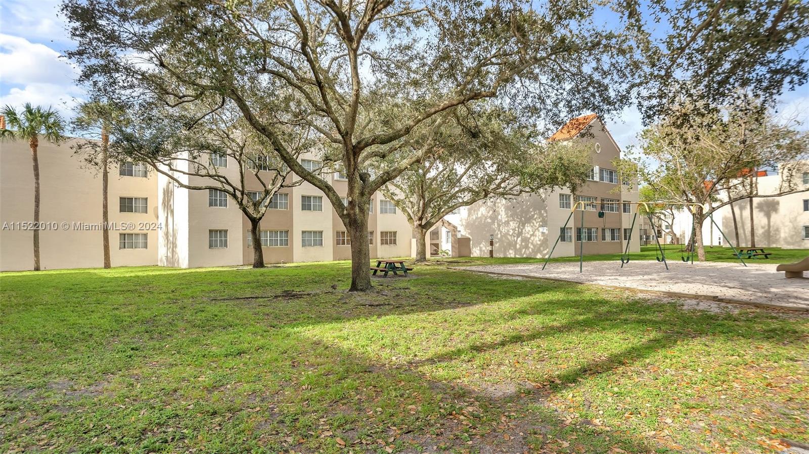 6065 NW 186th St 302, Hialeah, Florida 33015, 2 Bedrooms Bedrooms, ,2 BathroomsBathrooms,Residential,For Sale,6065 NW 186th St 302,A11522010