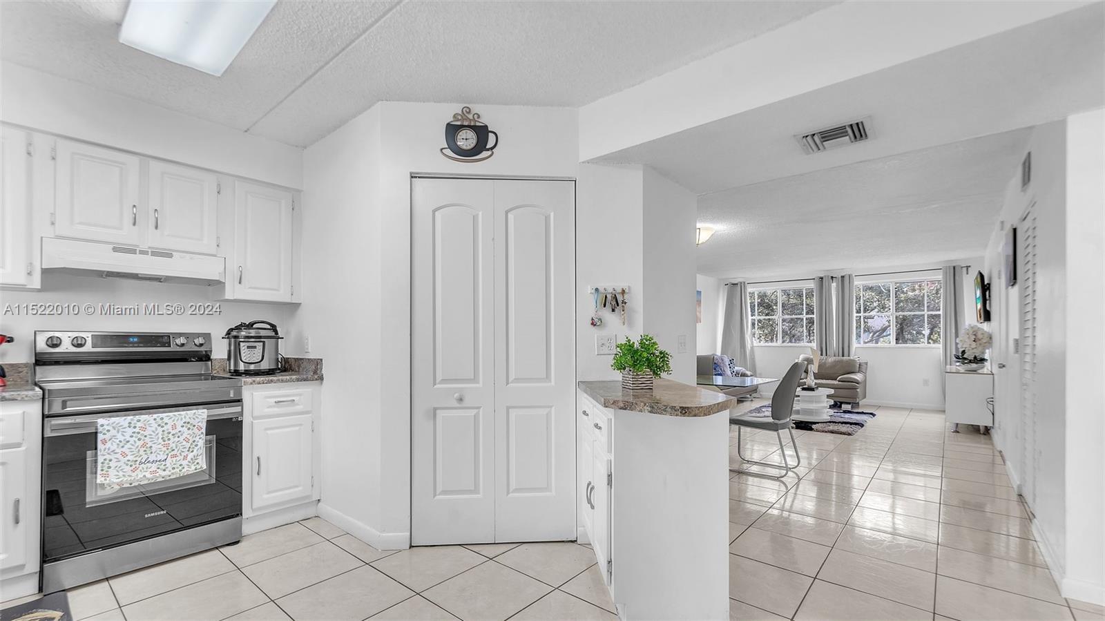 6065 NW 186th St 302, Hialeah, Florida 33015, 2 Bedrooms Bedrooms, ,2 BathroomsBathrooms,Residential,For Sale,6065 NW 186th St 302,A11522010