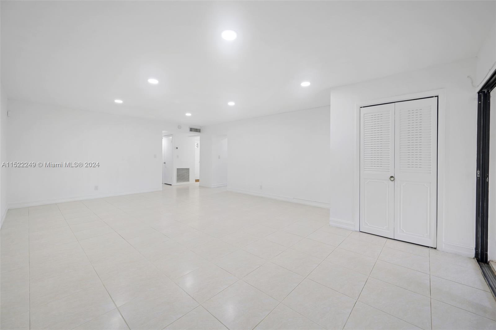 20440 NE 34th Ct 14, Aventura, Florida 33180, 1 Bedroom Bedrooms, ,2 BathroomsBathrooms,Residential,For Sale,20440 NE 34th Ct 14,A11522249