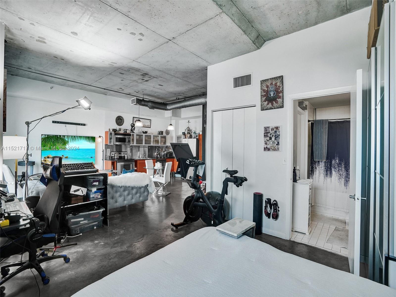 10 SW South River Dr PHI08, Miami, Florida 33130, 1 Bedroom Bedrooms, ,1 BathroomBathrooms,Residential,For Sale,10 SW South River Dr PHI08,A11521717
