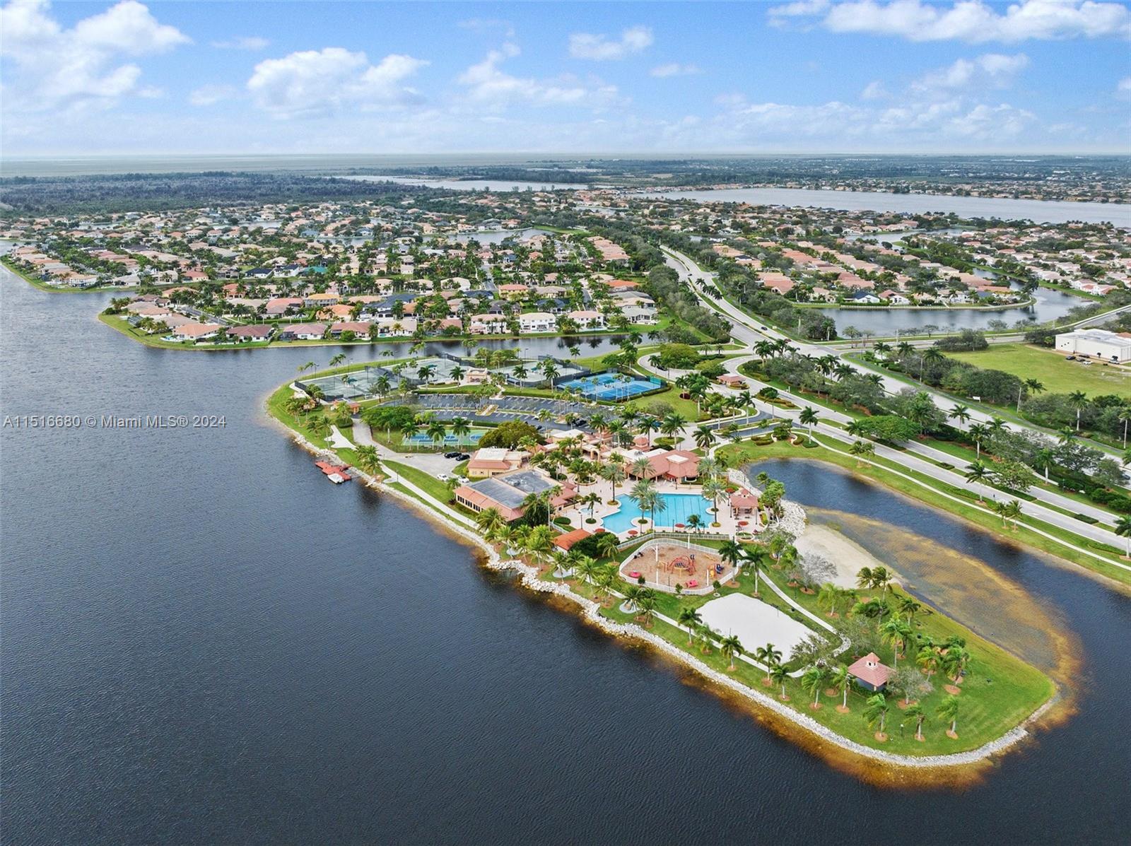 LAKE FRONT CLUB HOUSE