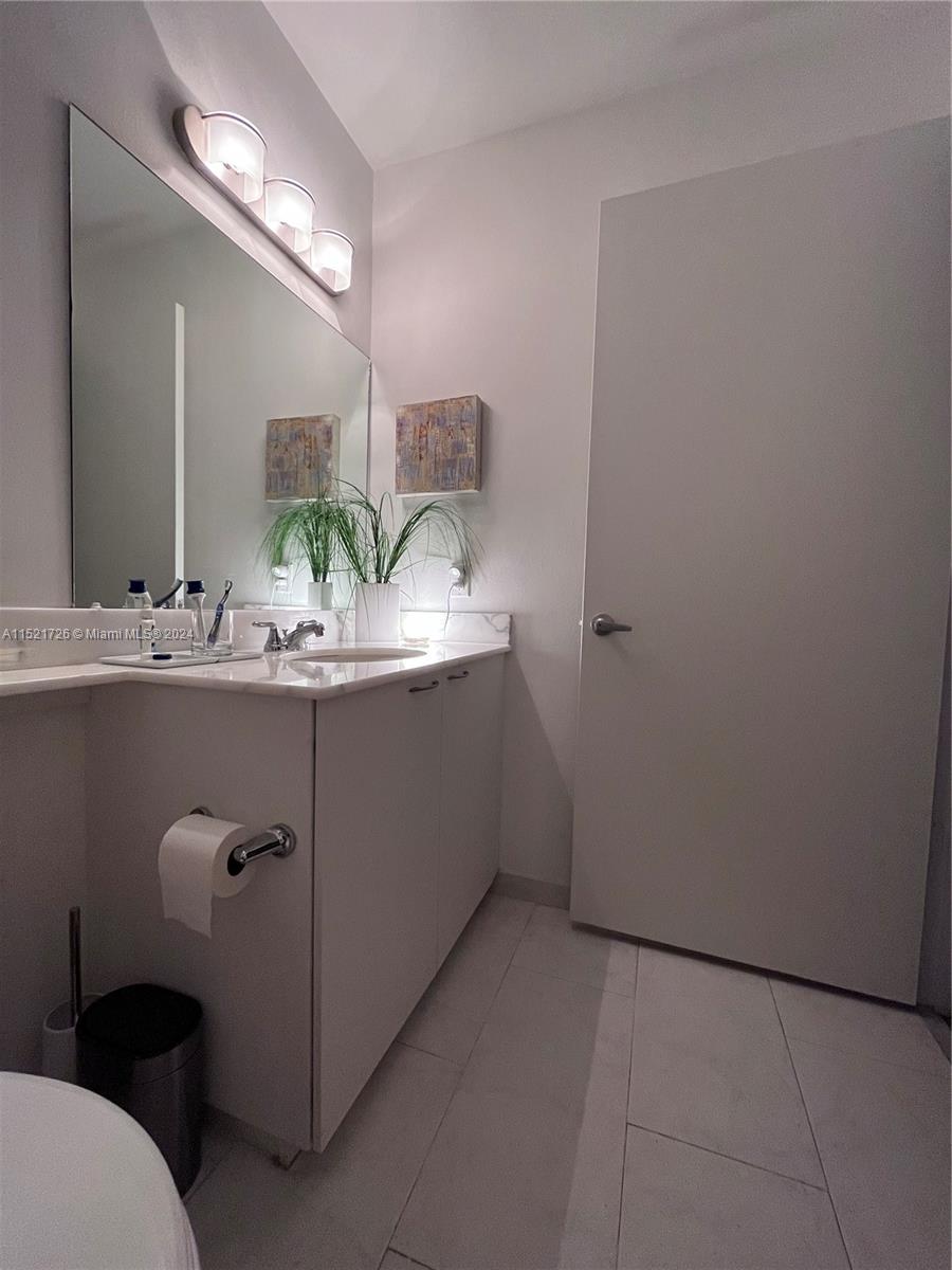 234 NE 3rd St 1004, Miami, Florida 33132, 1 Bedroom Bedrooms, ,1 BathroomBathrooms,Residentiallease,For Rent,234 NE 3rd St 1004,A11521726