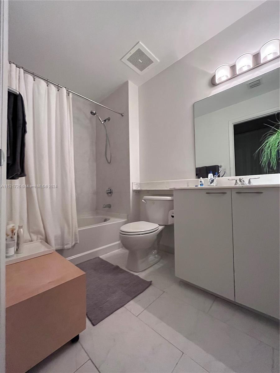 234 NE 3rd St 1004, Miami, Florida 33132, 1 Bedroom Bedrooms, ,1 BathroomBathrooms,Residentiallease,For Rent,234 NE 3rd St 1004,A11521726