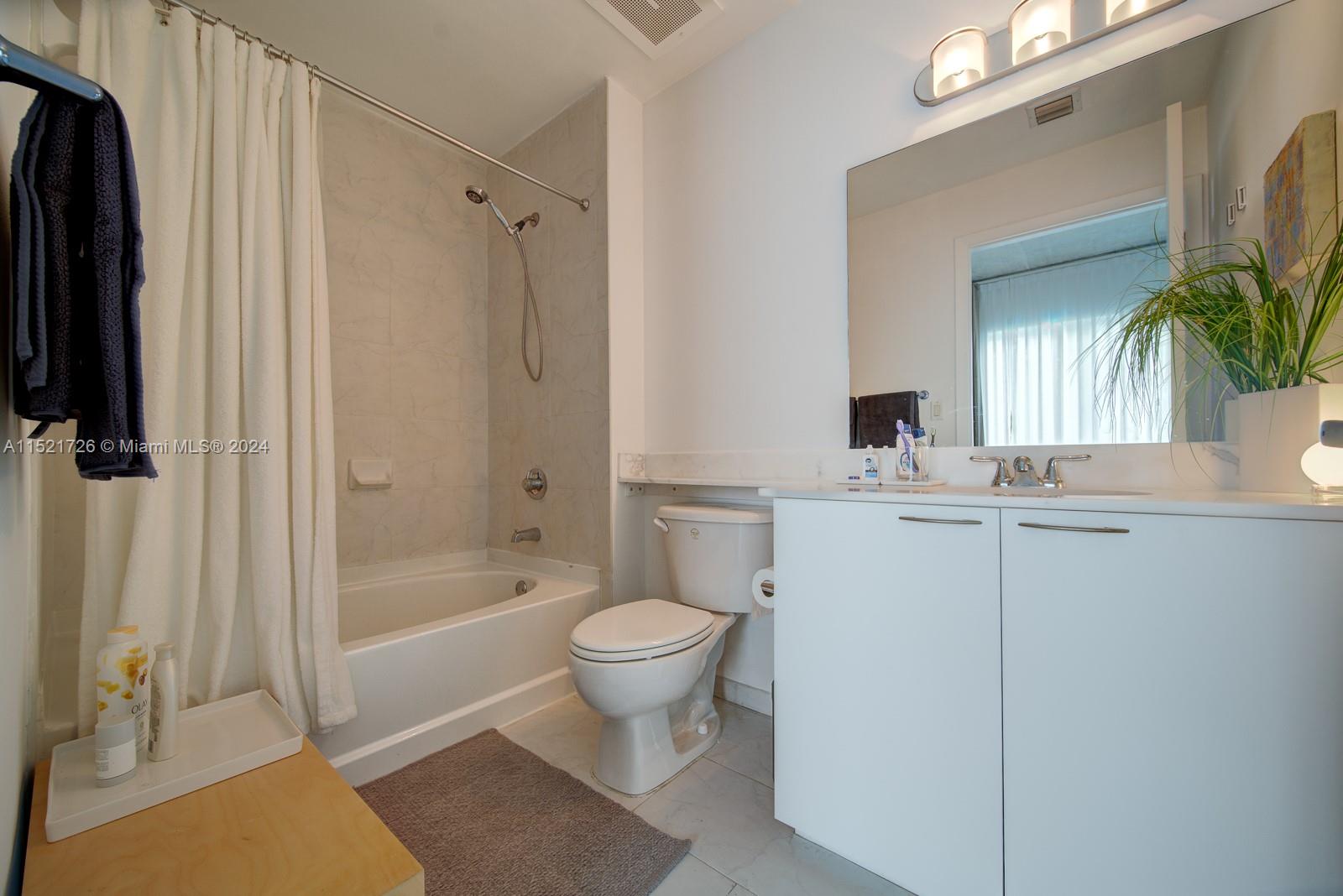 234 NE 3rd St 1004, Miami, Florida 33132, 1 Bedroom Bedrooms, ,1 BathroomBathrooms,Residentiallease,For Rent,234 NE 3rd St 1004,A11521726