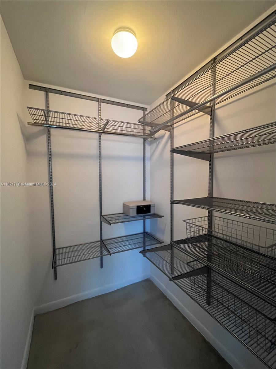 234 NE 3rd St 1004, Miami, Florida 33132, 1 Bedroom Bedrooms, ,1 BathroomBathrooms,Residentiallease,For Rent,234 NE 3rd St 1004,A11521726