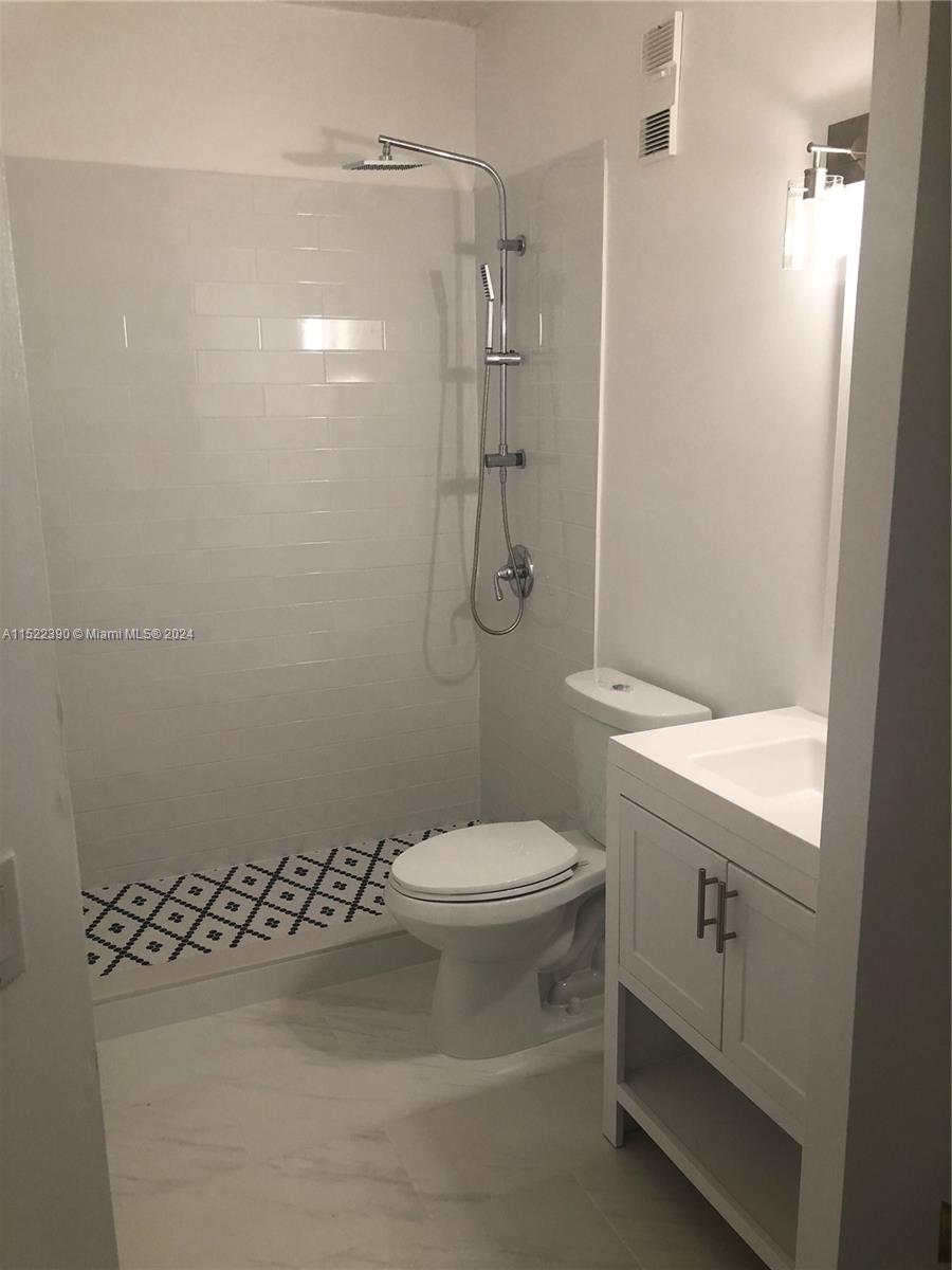 19172 NW 82nd Cir Ct 30R, Hialeah, Florida 33015, 3 Bedrooms Bedrooms, ,2 BathroomsBathrooms,Residentiallease,For Rent,19172 NW 82nd Cir Ct 30R,A11522390