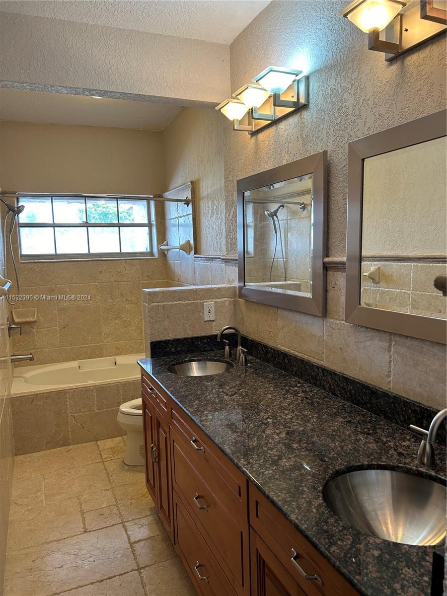 19172 NW 82nd Cir Ct 30R, Hialeah, Florida 33015, 3 Bedrooms Bedrooms, ,2 BathroomsBathrooms,Residentiallease,For Rent,19172 NW 82nd Cir Ct 30R,A11522390