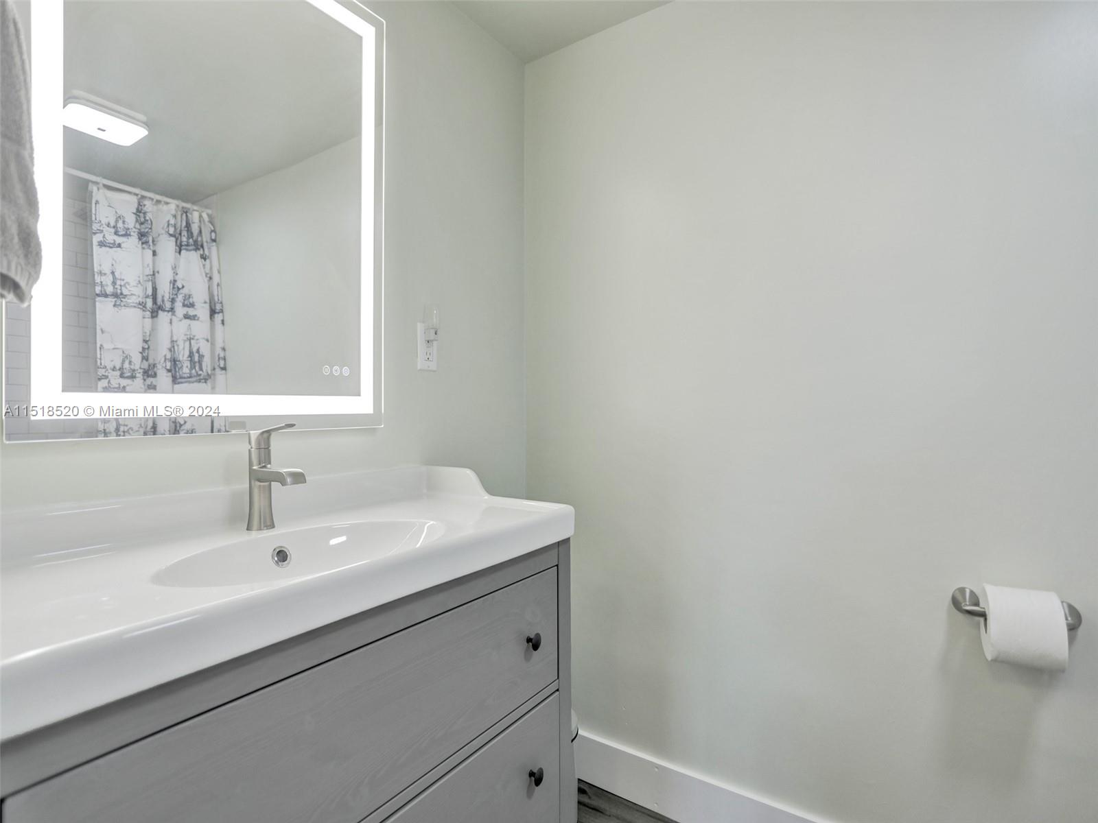 1900 Diana Dr 2C, Hallandale Beach, Florida 33009, 2 Bedrooms Bedrooms, ,2 BathroomsBathrooms,Residential,For Sale,1900 Diana Dr 2C,A11518520