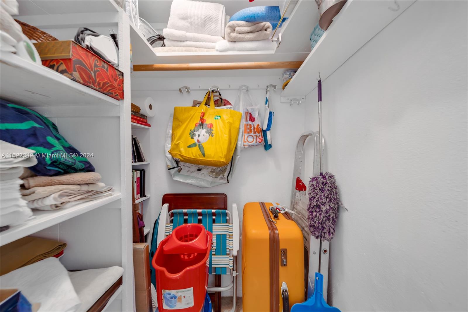 1050 SW 11th St 3L, Hallandale Beach, Florida 33009, 1 Bedroom Bedrooms, ,1 BathroomBathrooms,Residential,For Sale,1050 SW 11th St 3L,A11522342