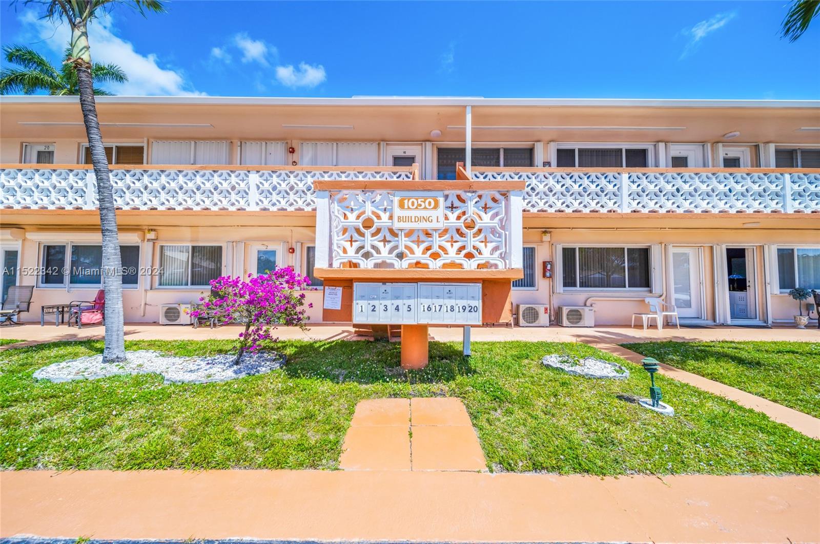 1050 SW 11th St 3L, Hallandale Beach, Florida 33009, 1 Bedroom Bedrooms, ,1 BathroomBathrooms,Residential,For Sale,1050 SW 11th St 3L,A11522342