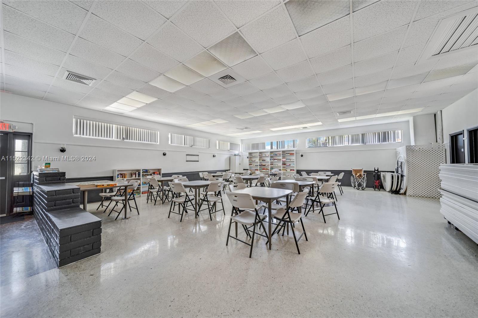 1050 SW 11th St 3L, Hallandale Beach, Florida 33009, 1 Bedroom Bedrooms, ,1 BathroomBathrooms,Residential,For Sale,1050 SW 11th St 3L,A11522342