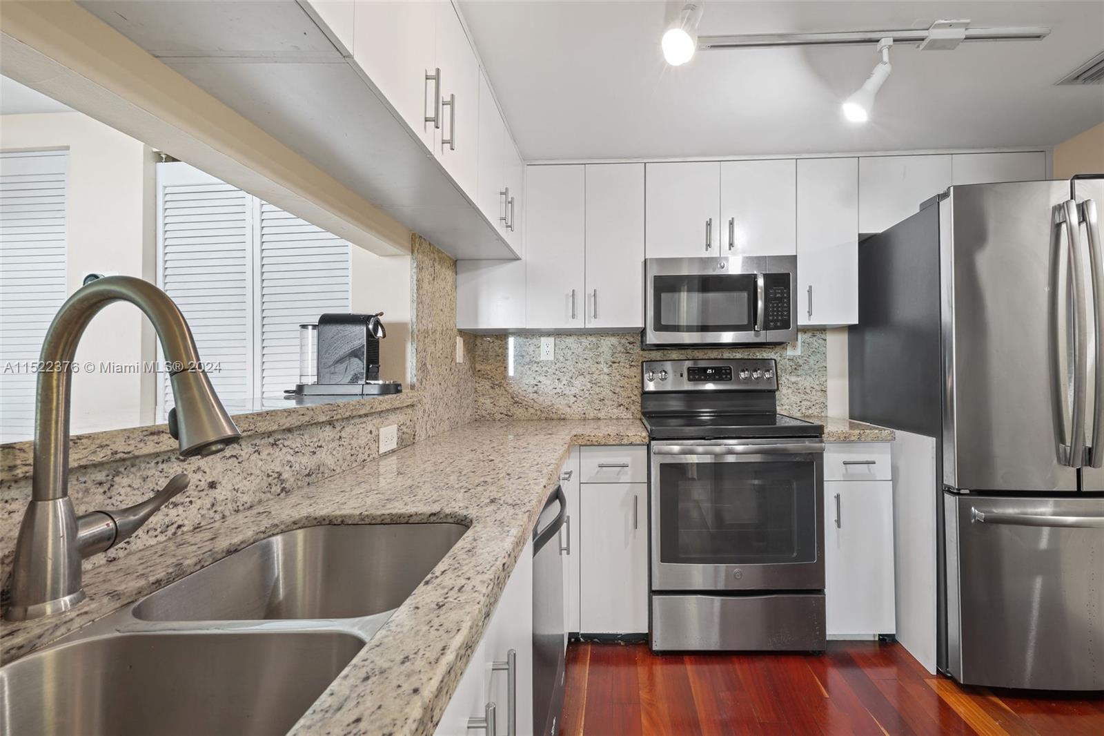 650 West Ave 504, Miami Beach, Florida 33139, 1 Bedroom Bedrooms, ,1 BathroomBathrooms,Residential,For Sale,650 West Ave 504,A11522376