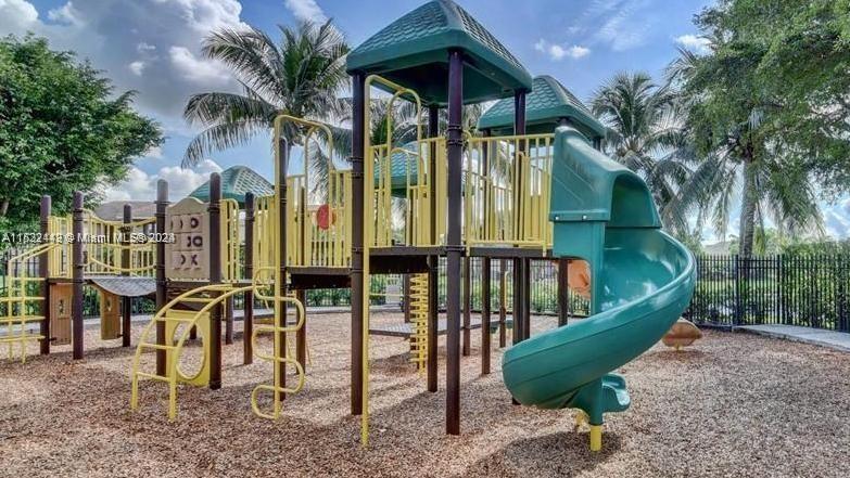 10440 Trianon Pl, Wellington, FL, 33449 United States, 5 Bedrooms Bedrooms, ,4 BathroomsBathrooms,Residential,For Sale,Trianon Pl,A11522442