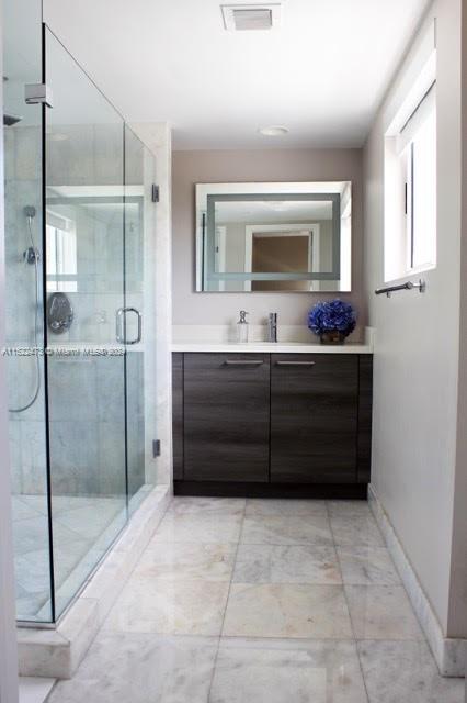 421 Meridian Ave 18, Miami Beach, Florida 33139, 2 Bedrooms Bedrooms, ,2 BathroomsBathrooms,Residentiallease,For Rent,421 Meridian Ave 18,A11522473