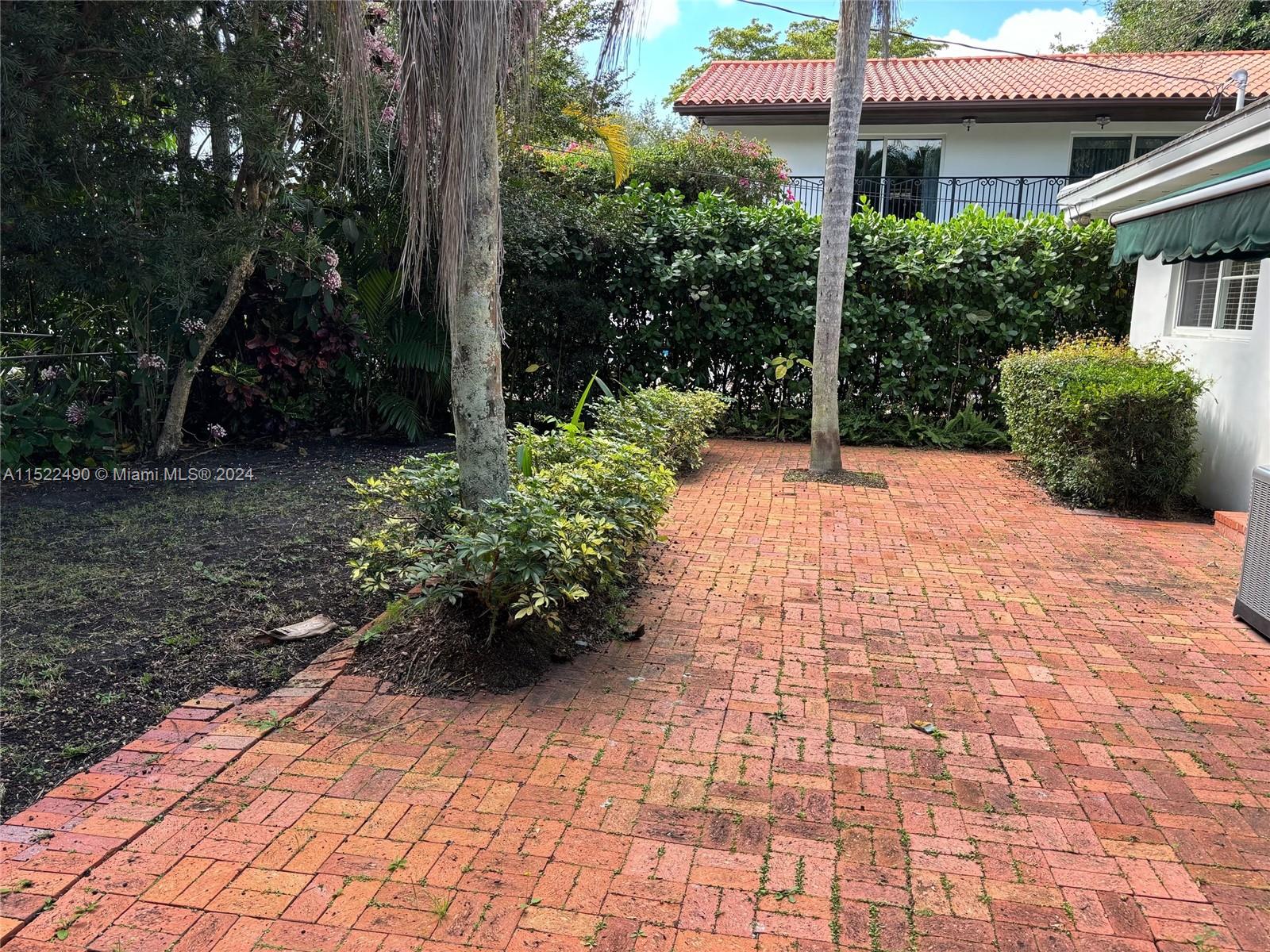 550 Vittorio Ave, Coral Gables, FL, 33146 United States, 3 Bedrooms Bedrooms, ,2 BathroomsBathrooms,Residential,For Sale,Vittorio Ave,A11522490