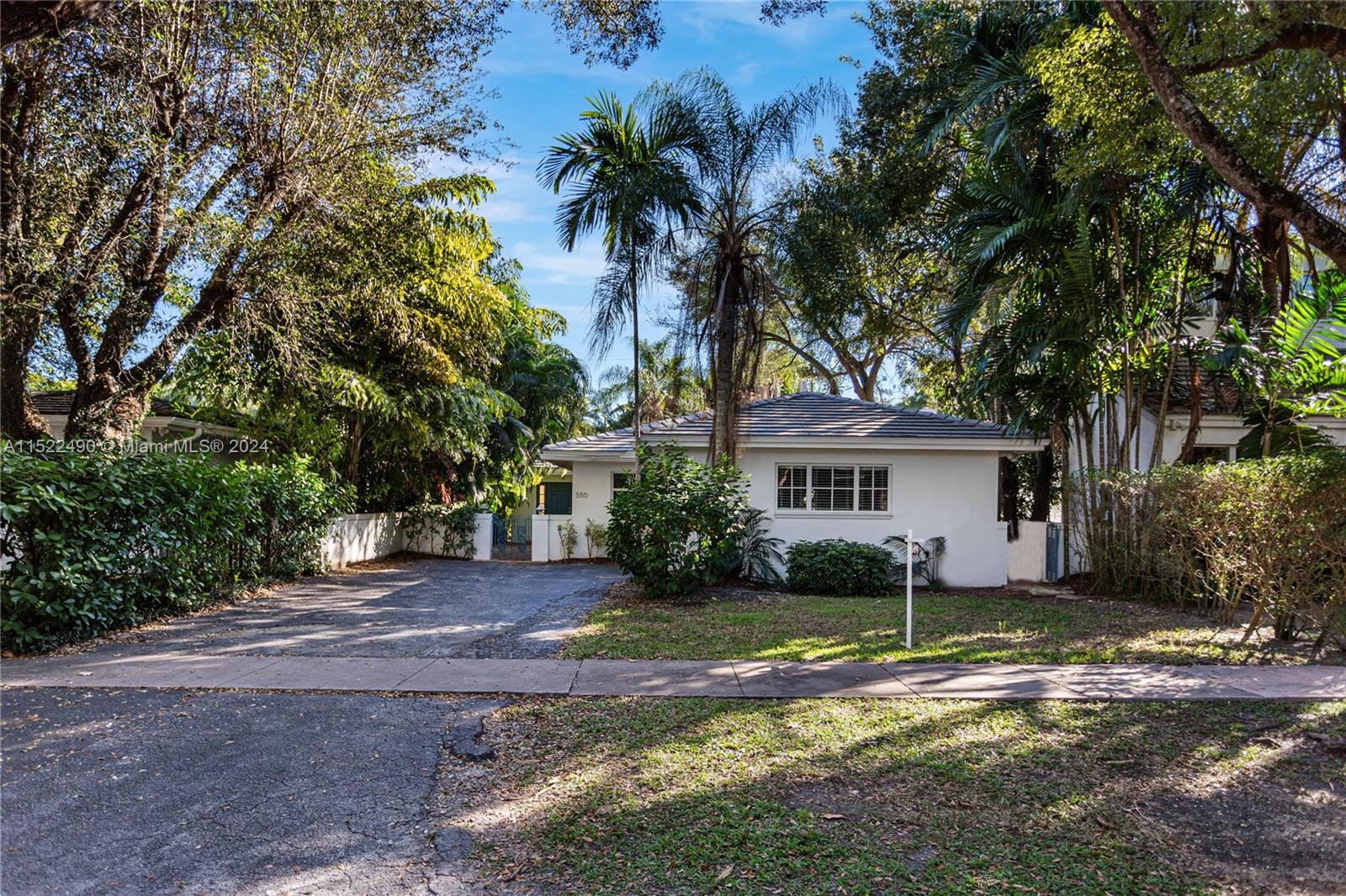 550 Vittorio Ave, Coral Gables, FL, 33146 United States, 3 Bedrooms Bedrooms, ,2 BathroomsBathrooms,Residential,For Sale,Vittorio Ave,A11522490