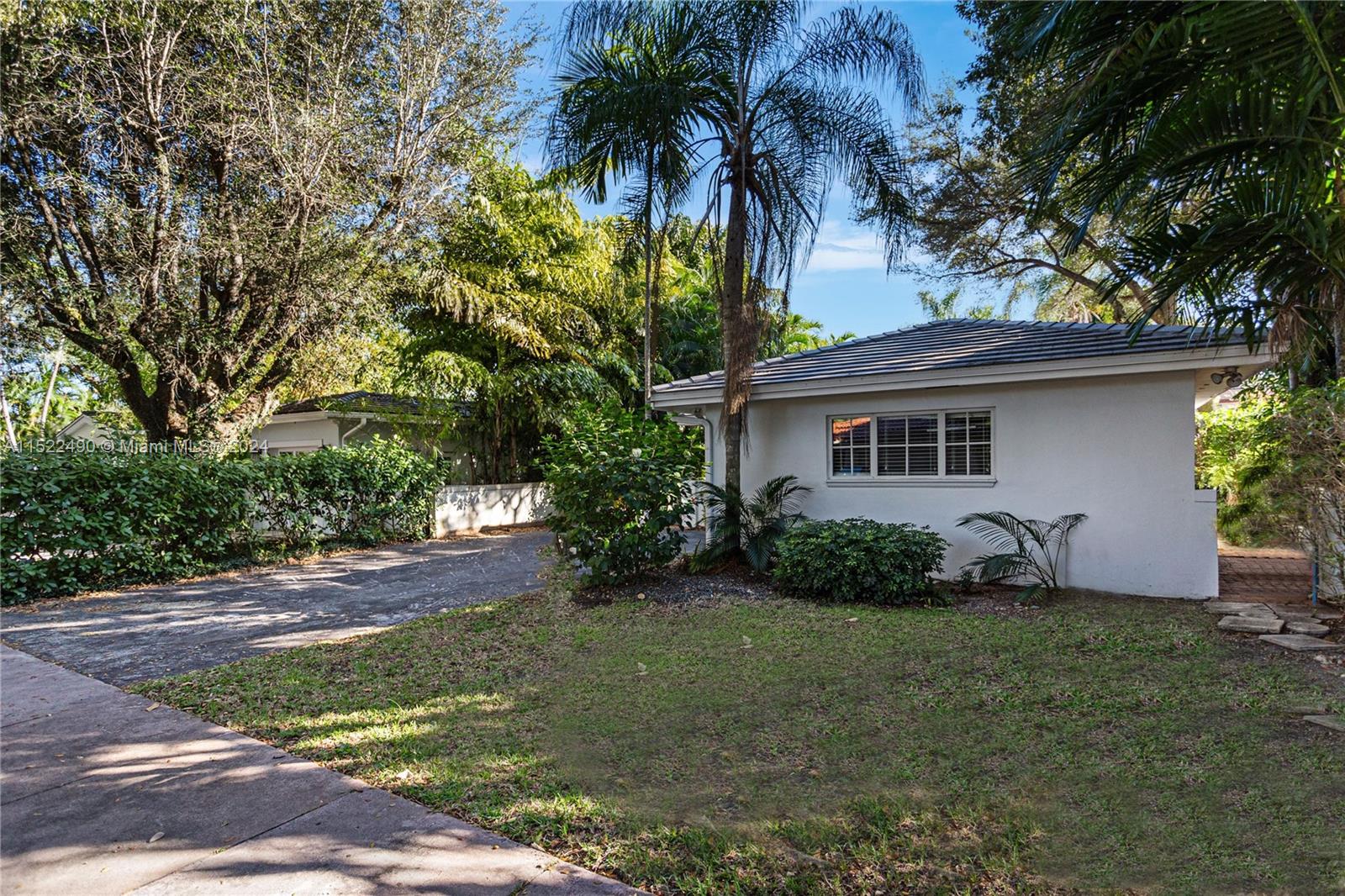 550 Vittorio Ave, Coral Gables, FL, 33146 United States, 3 Bedrooms Bedrooms, ,2 BathroomsBathrooms,Residential,For Sale,Vittorio Ave,A11522490