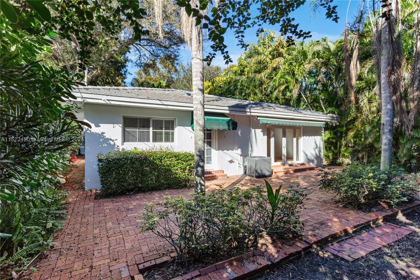 550 Vittorio Ave, Coral Gables, FL, 33146 United States, 3 Bedrooms Bedrooms, ,2 BathroomsBathrooms,Residential,For Sale,Vittorio Ave,A11522490