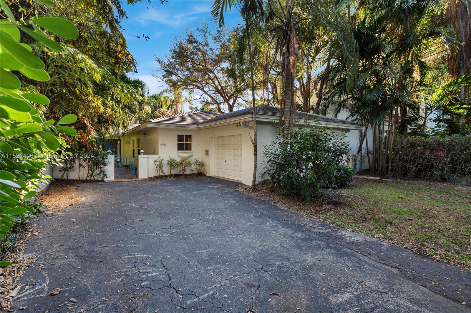 550 Vittorio Ave, Coral Gables, FL, 33146 United States, 3 Bedrooms Bedrooms, ,2 BathroomsBathrooms,Residential,For Sale,Vittorio Ave,A11522490