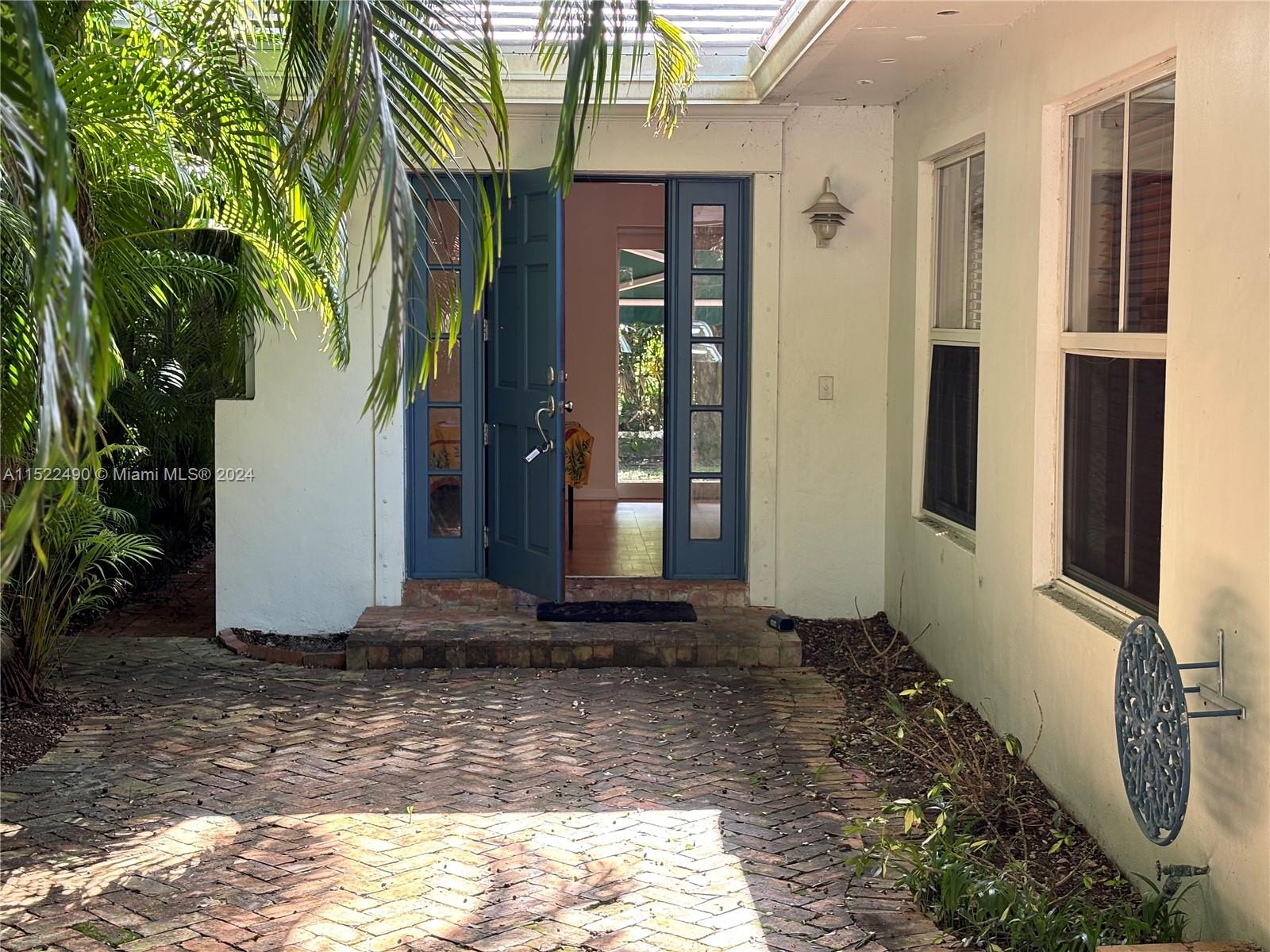 550 Vittorio Ave, Coral Gables, FL, 33146 United States, 3 Bedrooms Bedrooms, ,2 BathroomsBathrooms,Residential,For Sale,Vittorio Ave,A11522490