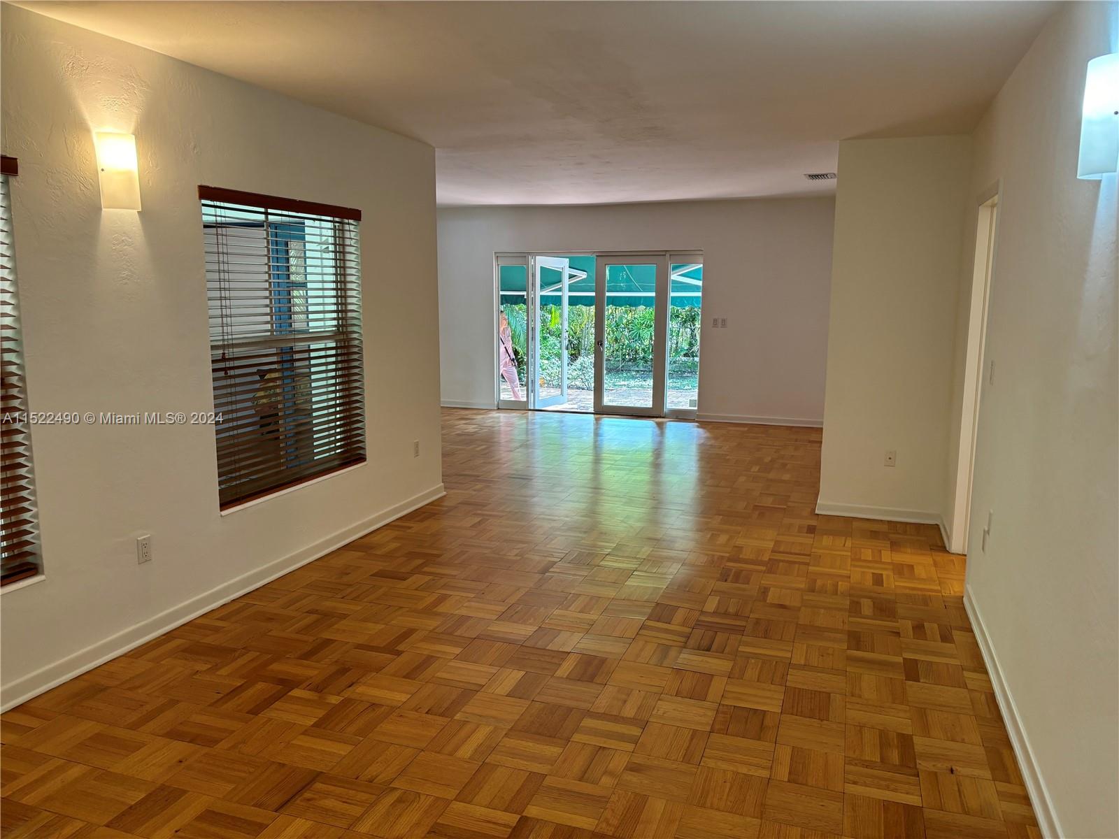 550 Vittorio Ave, Coral Gables, FL, 33146 United States, 3 Bedrooms Bedrooms, ,2 BathroomsBathrooms,Residential,For Sale,Vittorio Ave,A11522490