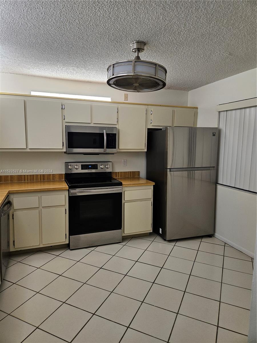 8040 Hampton Blvd 307, North Lauderdale, Florida 33068, 2 Bedrooms Bedrooms, ,2 BathroomsBathrooms,Residentiallease,For Rent,8040 Hampton Blvd 307,A11522527